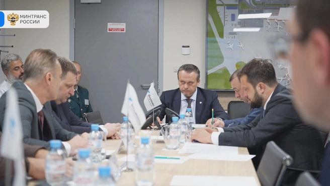 Минтранс РФ отработает с авиакомпаниями действия во время ограничений в аэропортах | Источник: Минтранс России