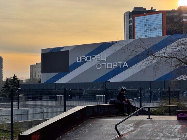 Вид на площадь перед Дворцом | Источник: Ирина Бабичева / 161.RU