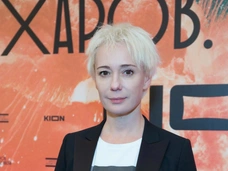 Елена Соловей потеряла близких, а Хаматова – поклонников. Психолог об эмиграции звезд