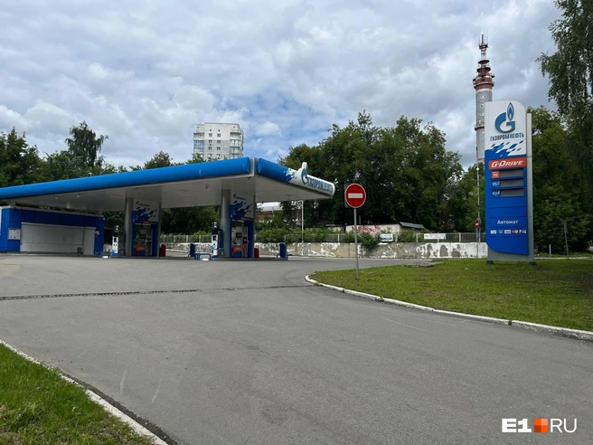 АЗС пустовала из-за отсутствия топлива | Источник: Яна Ахудзянова / E1.RU