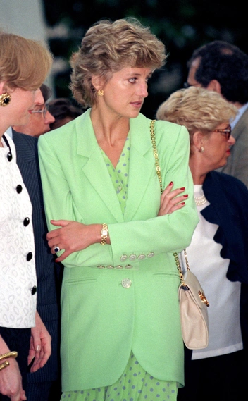 Летние тренды 2026, которые утвердили главные модницы: сначала Леди Ди, затем&nbsp;&mdash; Хейли Бибер