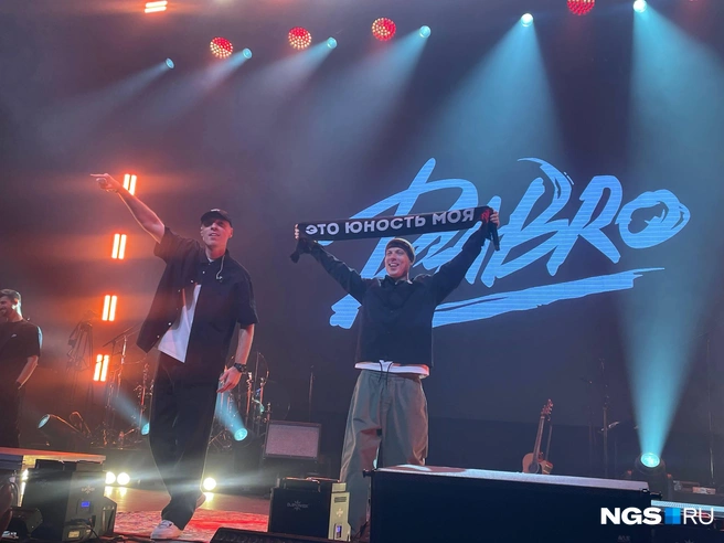 Отрываются «Девочки бывают разные»: как проходит концерт «Звезды и хиты» в Новосибирске — онлайн | Источник: Алена Золотухина / NGS.RU