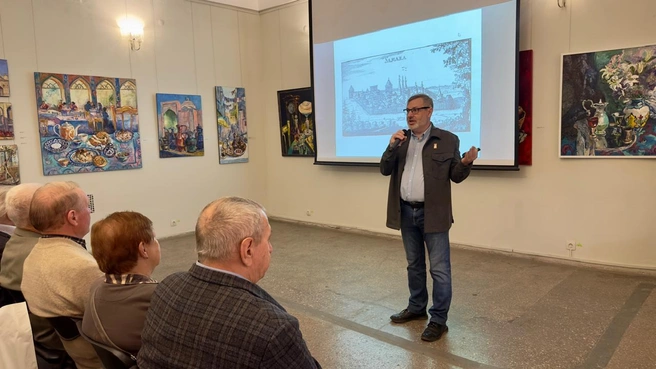 На презентации выступил автор книги Владимир Громов | Источник: «Т Плюс»