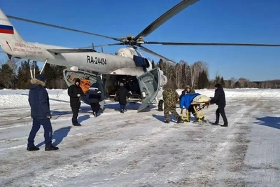 Мужчина сорвался с крыши при чистке снега в Омской области