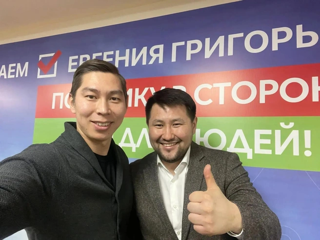 Владимир Булкин вместе с мэром Якутска Евгением Григорьевым | Источник: Владимир Булкин / vk.com