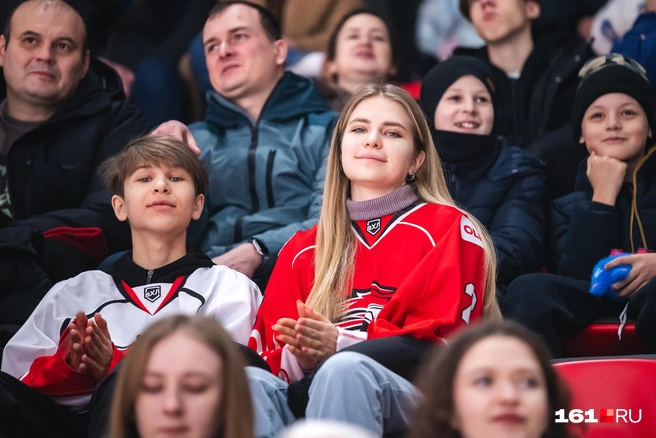 Болельщики начали собираться задолго до начала матча | Источник: Евгений Вдовин / 161.RU