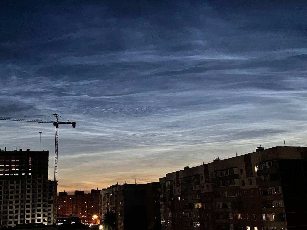 Облака переливаются! Что за россыпь появилась в небе над Ярославлем — фото 