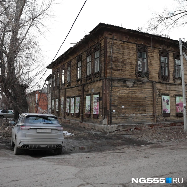 Памятник на улице Почтовой, 37 — угол Учебной | Источник: Евгений Софийчук / NGS55.RU