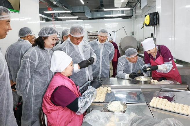 Гости оценили необычность и вкус блюд | Источник: «Забайкальское застолье»