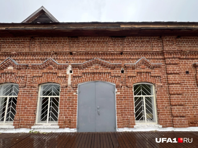 Стоит железная дверь | Источник: Андрей Бирюков / UFA1.RU