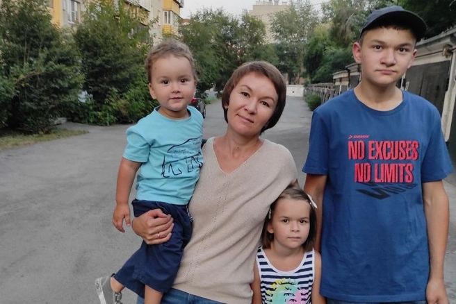 Дамира должна была лететь в Узбекистан вместе с мужем и двумя младшими детьми | Источник: читатель 74.RU