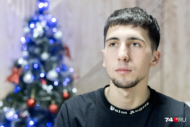 Максим был подростком, когда на него внезапно свалились самостоятельность и ответственность за младших | Источник: Наталья Лапцевич