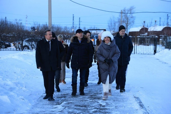 Новый глава округа Алексей Новоселов (слева) с губернатором  | Источник: t.me/silavpravdevshumkov