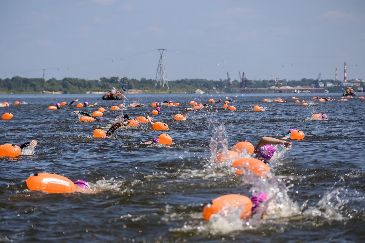 В Нижнем Новгороде прошел массовый заплыв X-WATERS. Как это было — фоторепортаж NN.RU