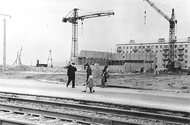 В 60-70-х в южной столице Кузбасса появился кинотеатр «Сибирь». Сейчас он закрыт | Источник: pastvu.com