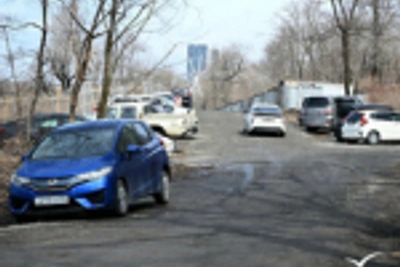 На 1-й Флотской во Владивостоке построят тротуар и парковку