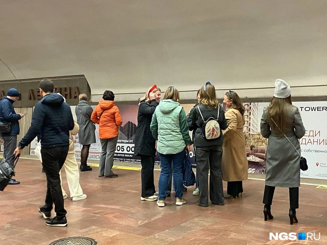 Распознать тех, кто вероятнее отправляется на Кадышеву, легко — по кокошникам и традиционным костюмам | Источник: Анастасия Хрипушина / NGS.RU