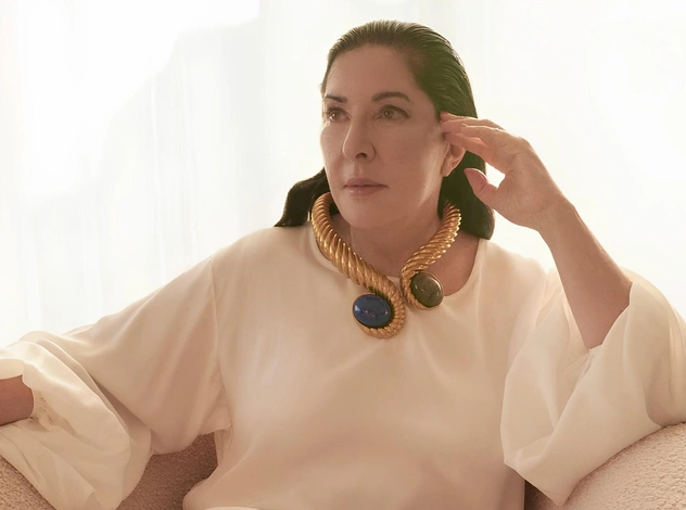 Как идеальная белая рубашка Yohji Yamamoto исцелила разбитое сердце Марины Абрамович