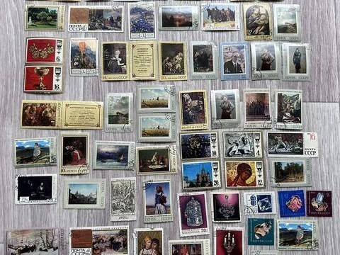 Часть марок в коллекции имеет иностранное происхождение | Источник: «Авито»