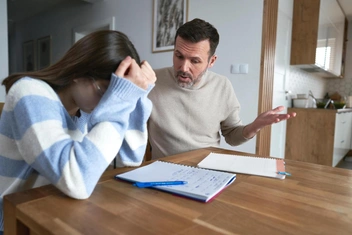 «Он выводит меня из себя»: 5 шагов, которые помогут справиться со злостью на ребенка