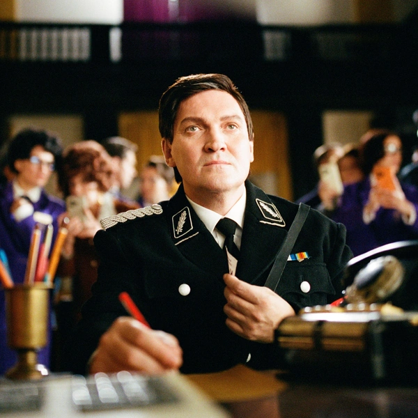 В роли Штирлица&nbsp;— пермяк Игорь Ознобихин | Источник: «Невероятные приключения Шурика», телеканал ТНТ, Степан Третьяков