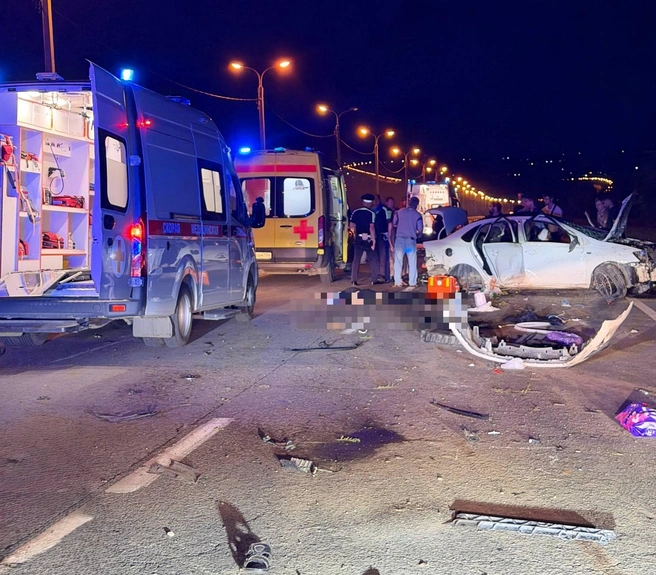 В страшной аварии двое погибли, четверо доставлены в больницы | Источник: читатели V1.RU