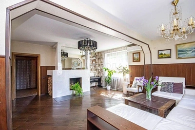 Three-story Novosibirsk house with study and fireplace listed for 43 million rubles
