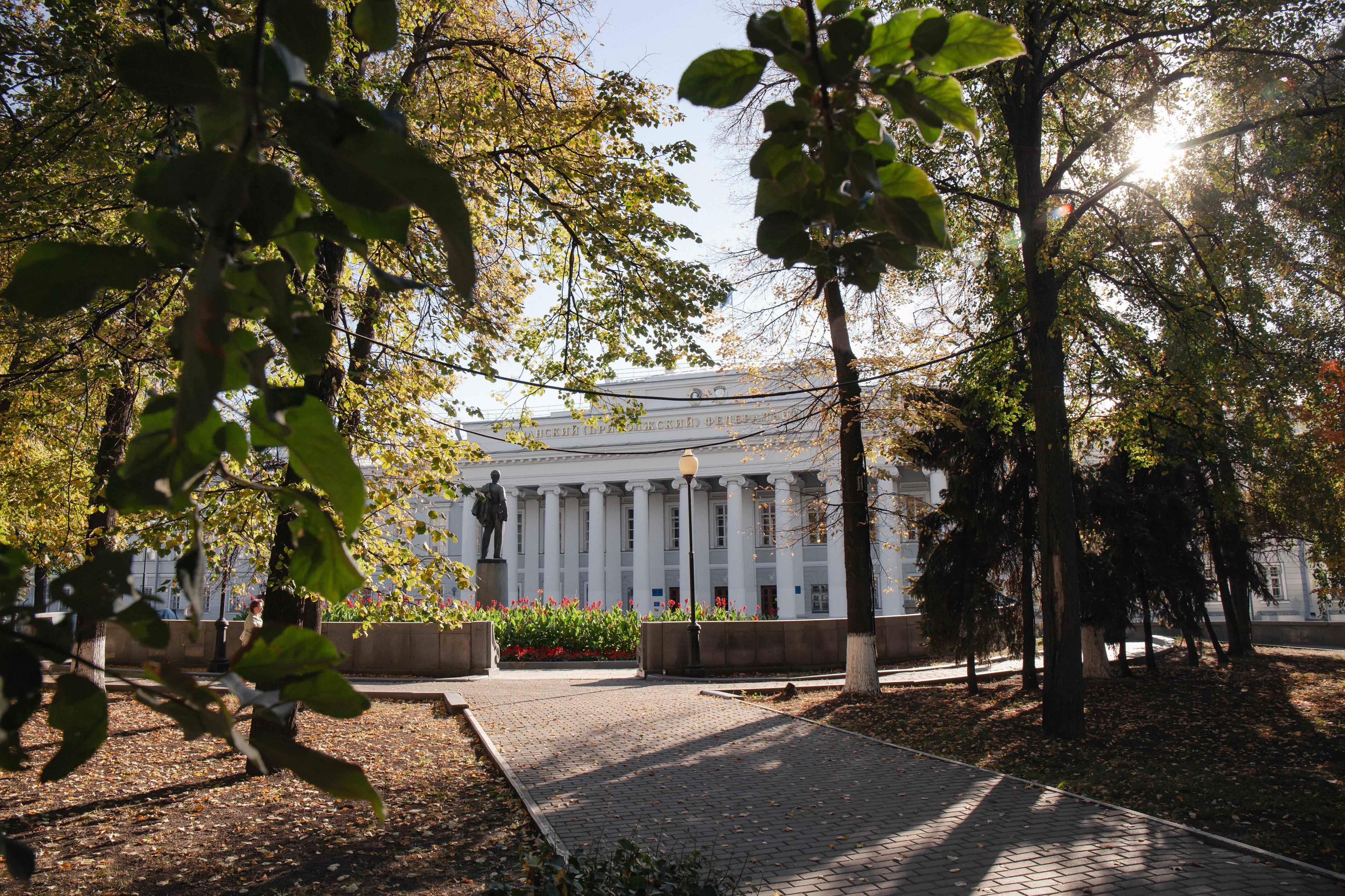 Вузы стали зачислять на бюджетные места фиктивных студентов — в чём дело