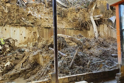 Сочинские власти посоветовали жильцам дома с оползнем самостоятельно устранять проблемы