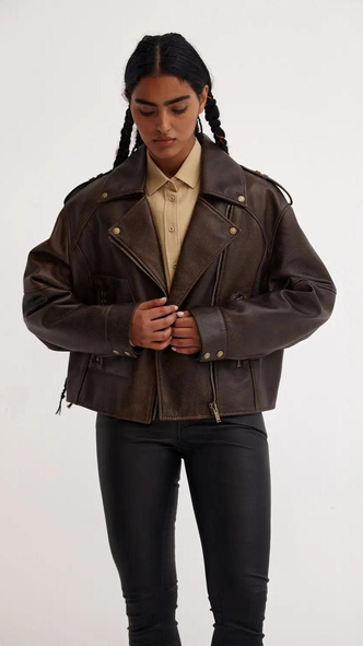 База гардероба: самые модные кожаные куртки на осень 2023