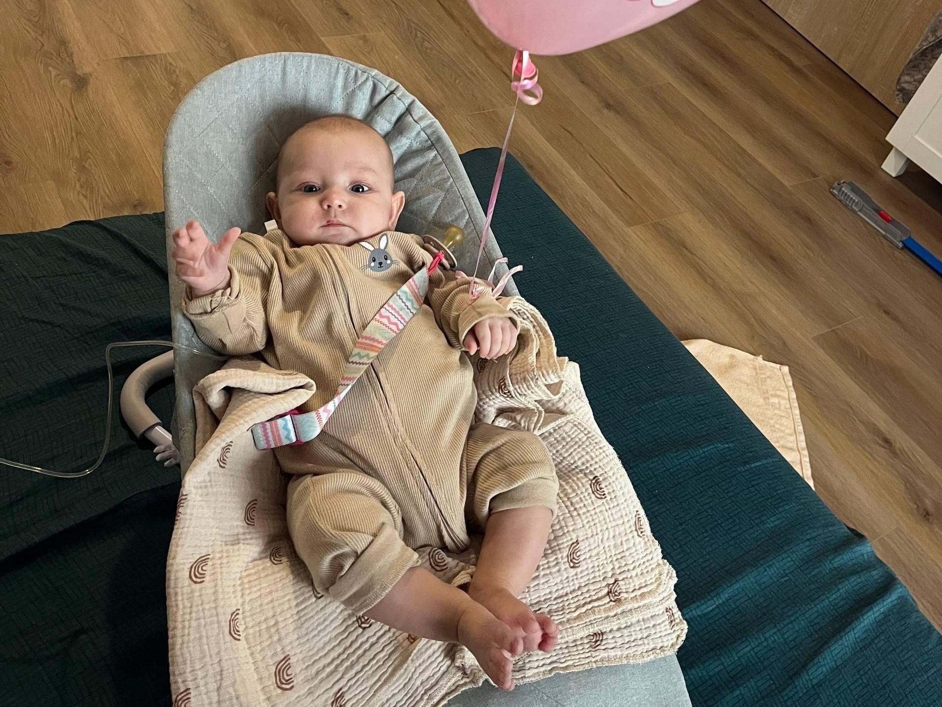 Как будто мы мигранты: тюменская девочка без кишечника осталась без спецпитания из-за отсутствия прописки