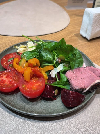 …вкусно питается… | Источник: ДАФОМИН / T.me