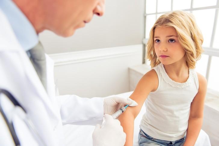 Каких врачей нужно пройти к детскому саду и могут ли отказать без прививок