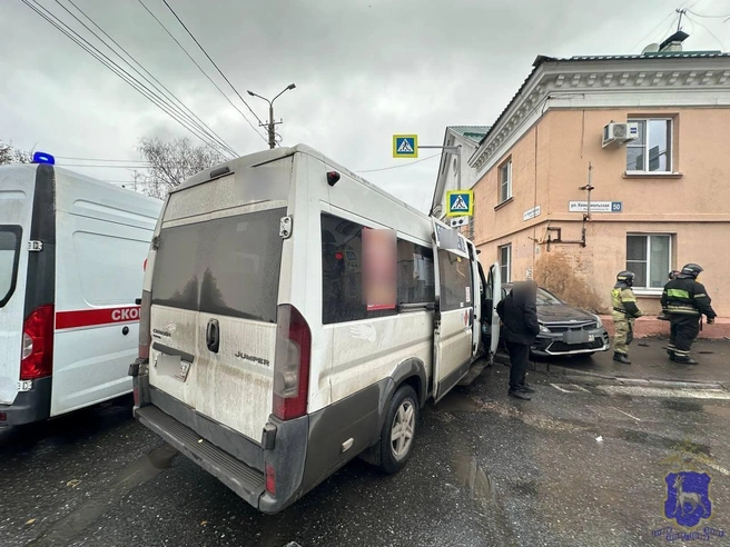 Врачи, сотрудники МЧС, пожарные, полиция&nbsp;— все службы работают сейчас в Центральном районе | Источник: ГУ МВД России по Самарской области