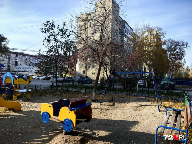 Детские площадки тут в каждом дворе. Все разные | Источник: Павел Красоткин / 72.RU 