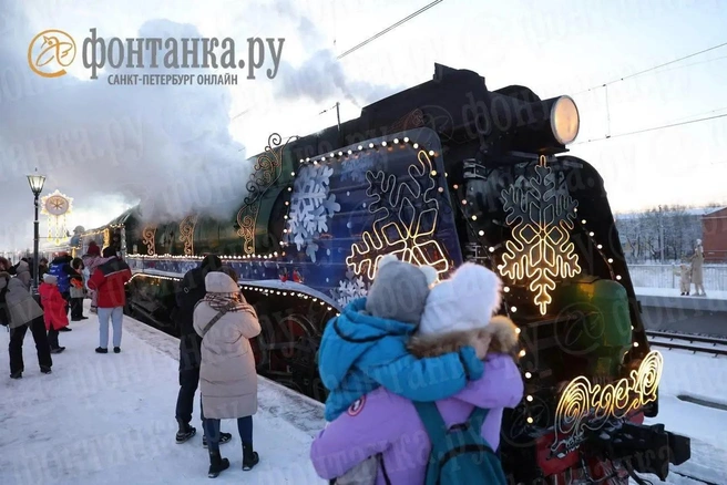 Поезд Деда Мороза в Новом Петергофе 6 января 2025 года | Источник: «Фонтанка.ру»