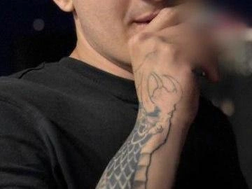 У пропавшего есть отличительные черты — несколько татуировок. | Источник: Полиция Новосибирской области