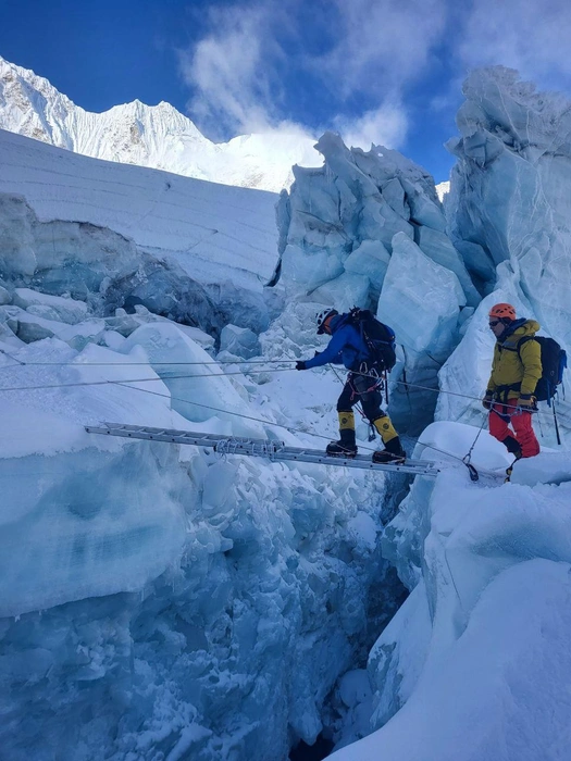 Снова ледник Кхумбу&nbsp;— красивый и опасный | Источник: Belkin online Everest 2022 / Telegram