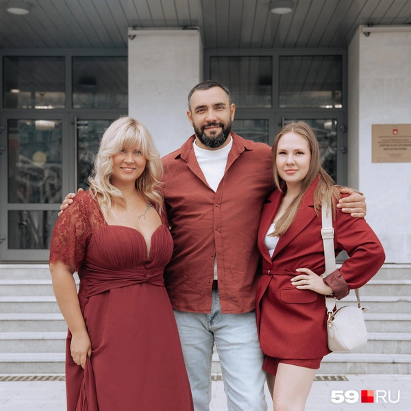 Эти гости решили прийти в одной цветовой гамме | Источник: Виктор Лейбов / 59.RU
