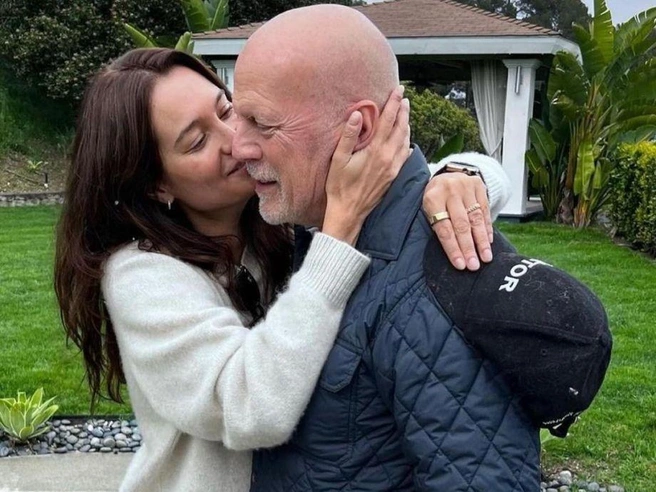 Эмма Хеминг шокировала поклонников новыми признаниями | Источник: brucewillisbw / Instagram (экстремистская организация, деятельность запрещена на территории РФ)