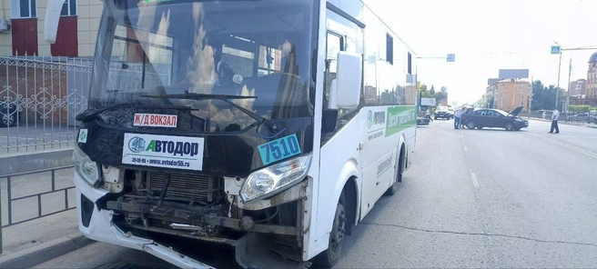 Удар пришелся в переднюю часть автобуса | Источник: «СУ СК России по Омской области» / t.me