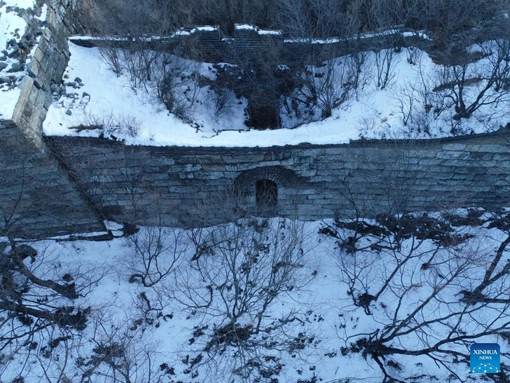 В Великой Китайской стене нашли 130 тщательно замаскированных дверей: зачем они были нужны?