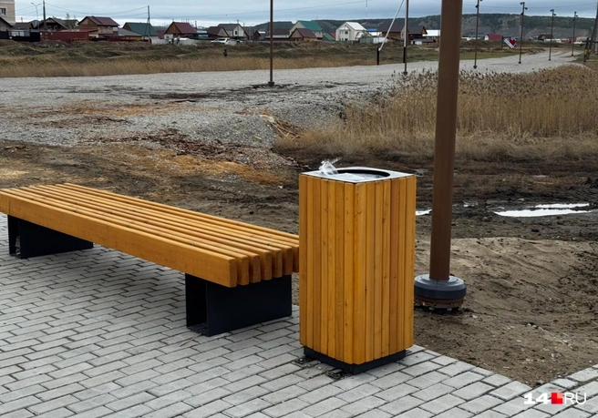 Единственная урна у входа в парк | Источник: Ольга Донская / 14.RU