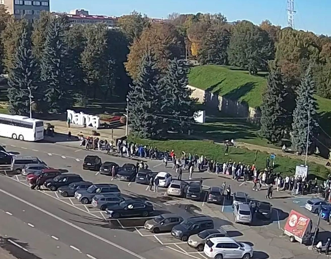 очереди из Нарвы (Эстония) в Россию | Источник: balticlivecam.com