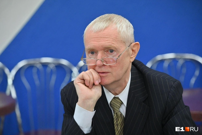 С годами Сергей Александрович стал меньше внимания уделять озвучке и больше — написанию сценариев для детских праздников | Источник: Максим Воробьёв / E1.RU