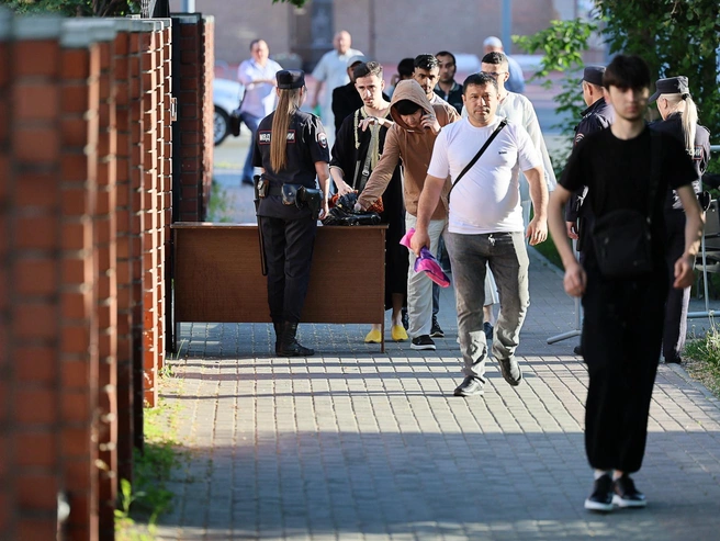 При входе к мечети организован досмотр | Источник: Наталья Лапцевич