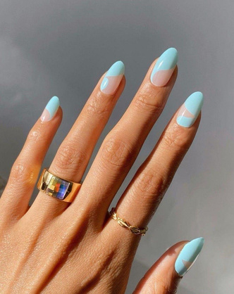 Ногти цвета Tiffany: педикюр для тех, кто мечтает об отпуске на Мальдивах