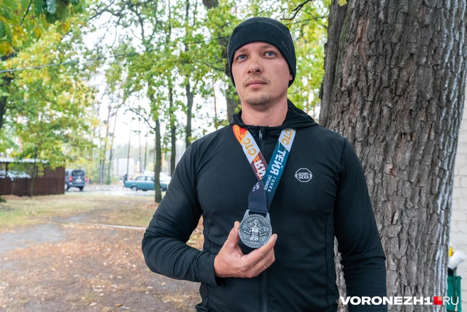 Также финишировавшие участники получили медали | Источник: Дмитрий Волгин / Voronezh1.ru