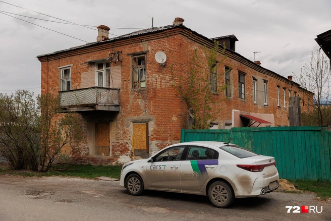 Это единственный кирпичный дом, состоящий в «списке Кухарука». Что с ним сделают в будущем, пока не ясно | Источник: Ирина Шарова