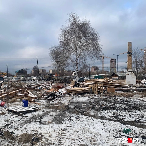 На месте бани торчит труба | Источник: Никита Кифорук / 72.RU